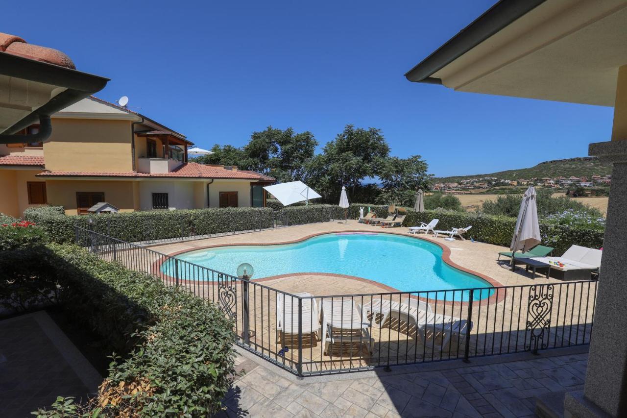 Swimming Pool And Relax Apartment Castelsardo Esterno foto