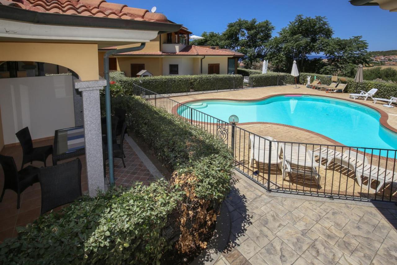Swimming Pool And Relax Apartment Castelsardo Esterno foto