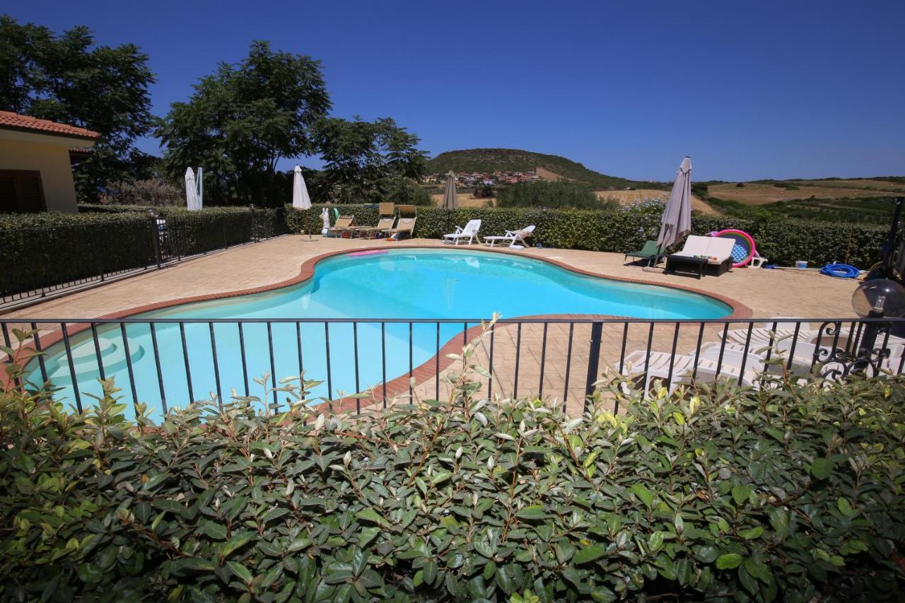 Swimming Pool And Relax Apartment Castelsardo Esterno foto
